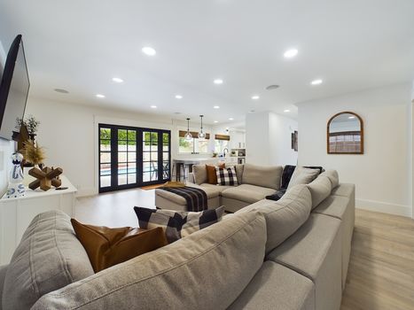 9843 Milton Cir Cypress CA 90630 &#8211; 022 &#8211; Family Room