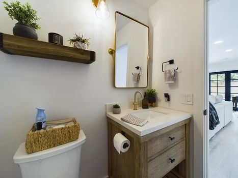 9843 Milton Cir Cypress CA 90630 &#8211; 024 &#8211; Downstairs Bathroom