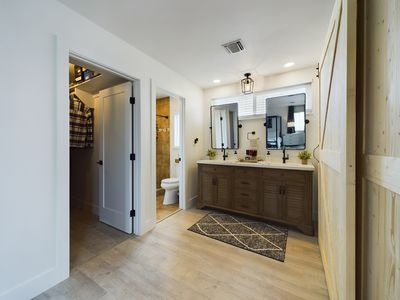 9843 Milton Cir Cypress CA 90630 &#8211; 029 &#8211; Primary Bathroom