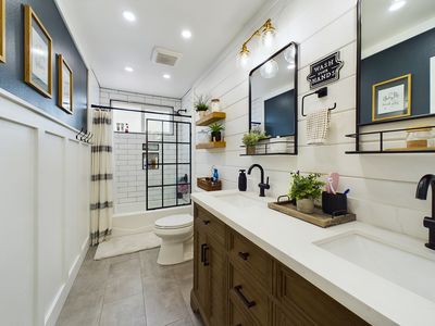 9843 Milton Cir Cypress CA 90630 &#8211; 036 &#8211; Bathroom 2