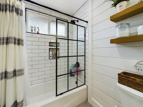 9843 Milton Cir Cypress CA 90630 &#8211; 037 &#8211; Bathroom 2