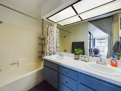 13110 Creek View Drive Garden Grove – 017 – Bathroom 1