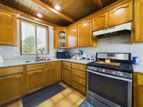 15323 Wilder Ave Norwalk CA 90650 &#8211; 012 &#8211; Kitchen 5