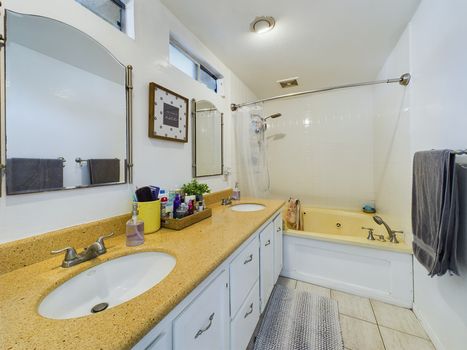 15323 Wilder Ave Norwalk CA 90650 &#8211; 023 &#8211; Master Bathroom 1