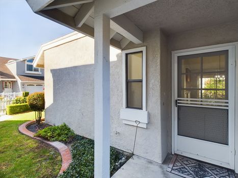 23 Edgestone Irvine CA 92606 &#8211; 004 &#8211; Front 4