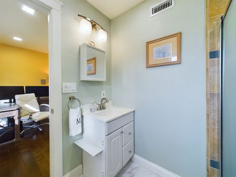 6661 Kiwi Cir Cypress CA 90630 &#8211; 022 &#8211; Master Bathroom 2