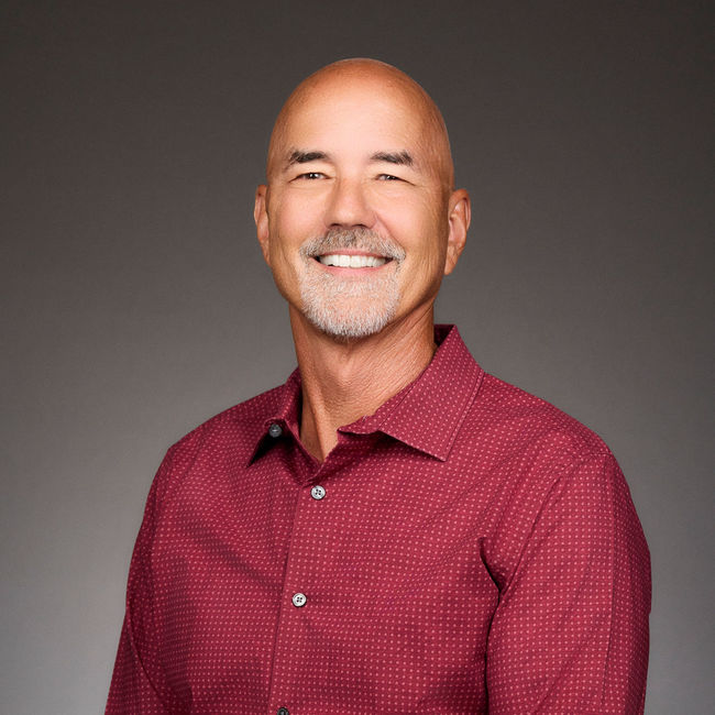 Whitney_Team_7811_Fullres-dad main square