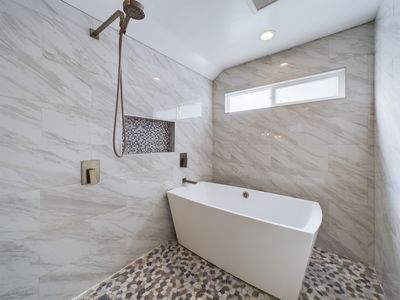 4201 Via Verde Cypress CA 90630 &#8211; 040 &#8211; Master Bathroom 3