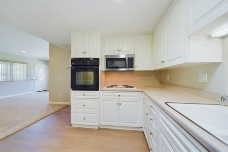 13221 El Dorado Seal Beach CA 90740 &#8211; 011 Kitchen