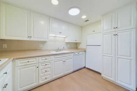 13221 El Dorado Seal Beach CA 90740 &#8211; 012 Kitchen
