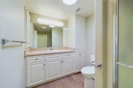 13221 El Dorado Seal Beach CA 90740 &#8211; 017 Bathroom