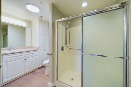 13221 El Dorado Seal Beach CA 90740 &#8211; 019 Bathroom