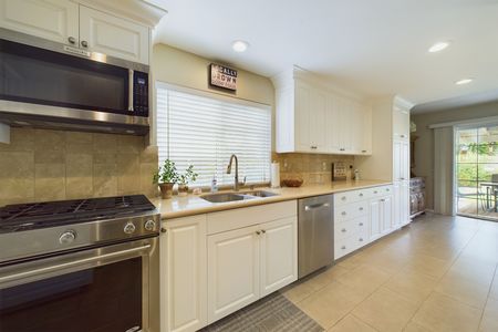 5881 Karen Ave &#8211; 29 Kitchen