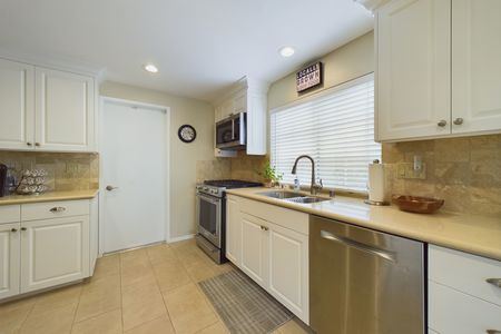 5881 Karen Ave &#8211; 31Kitchen