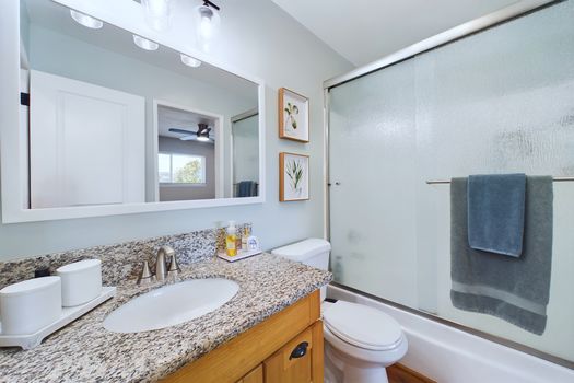 10531 Juniper Way Stanton CA 90680 &#8211; 022 &#8211; Master Bathroom 2