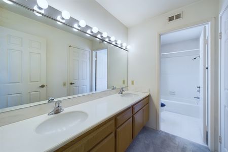 4566 Wellington Court Cypress CA 90630 041 Bathroom 3