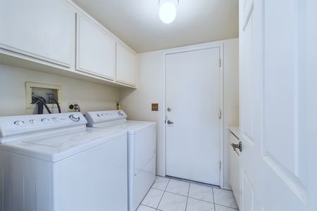 4566 Wellington Court Cypress CA 90630 046 Laundry