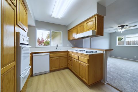 1696 Oahu Pl Costa Mesa CA 92626 &#8211; 012 &#8211; Kitchen 1