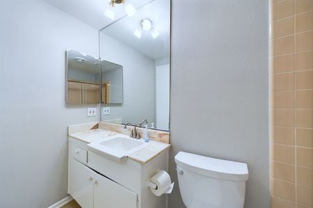 1696 Oahu Pl Costa Mesa CA 92626 &#8211; 026 &#8211; Bathroom 2-2