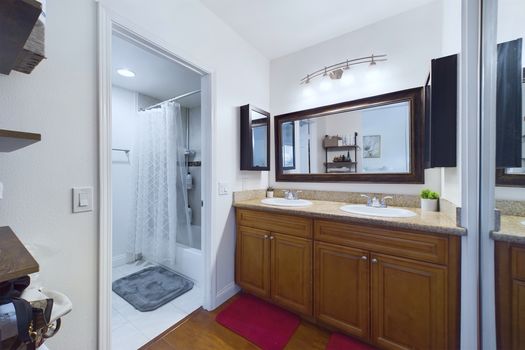 2647 Monte Carlo Santa Ana CA &#8211; 018 &#8211; Master Bathroom 1