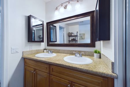 2647 Monte Carlo Santa Ana CA &#8211; 019 &#8211; Master Bathroom 2