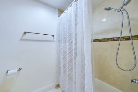 2647 Monte Carlo Santa Ana CA &#8211; 020 &#8211; Master Bathroom 3