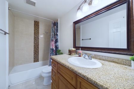 2647 Monte Carlo Santa Ana CA &#8211; 025 &#8211; Bathroom 2-1