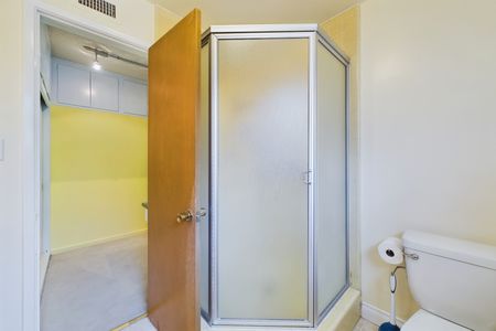 14007 Leahy Ave Bellflower CA &#8211; 035 &#8211; Extra Bathroom 2-2