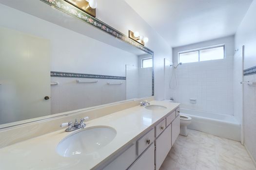 5531 Citrus Ct Cypress CA &#8211; 035 &#8211; Upstairs Bath