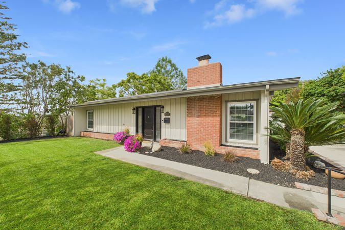 10005 Emerado Dr Whittier CA 90703 001 Front