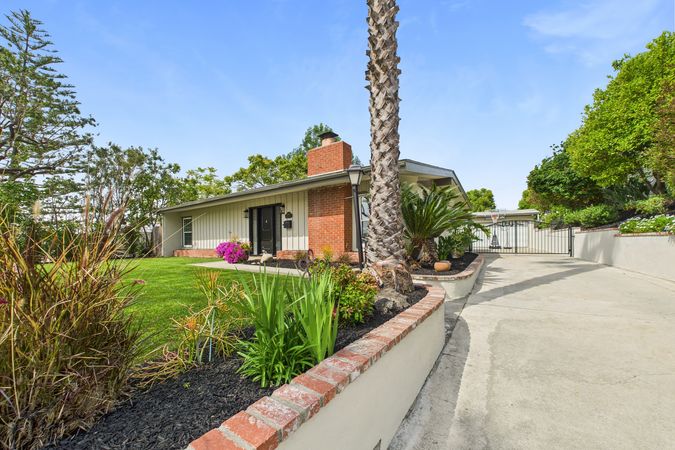 10005 Emerado Dr Whittier CA 90703 004 Front