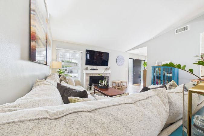 10005 Emerado Dr Whittier CA 90703 008 Living Room