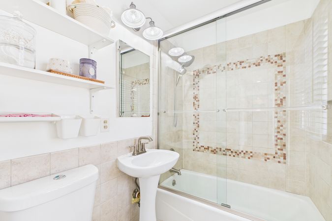 10005 Emerado Dr Whittier CA 90703 031 Bathroom 2