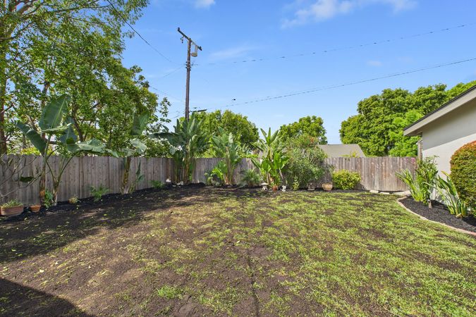 10005 Emerado Dr Whittier CA 90703 039 Backyard