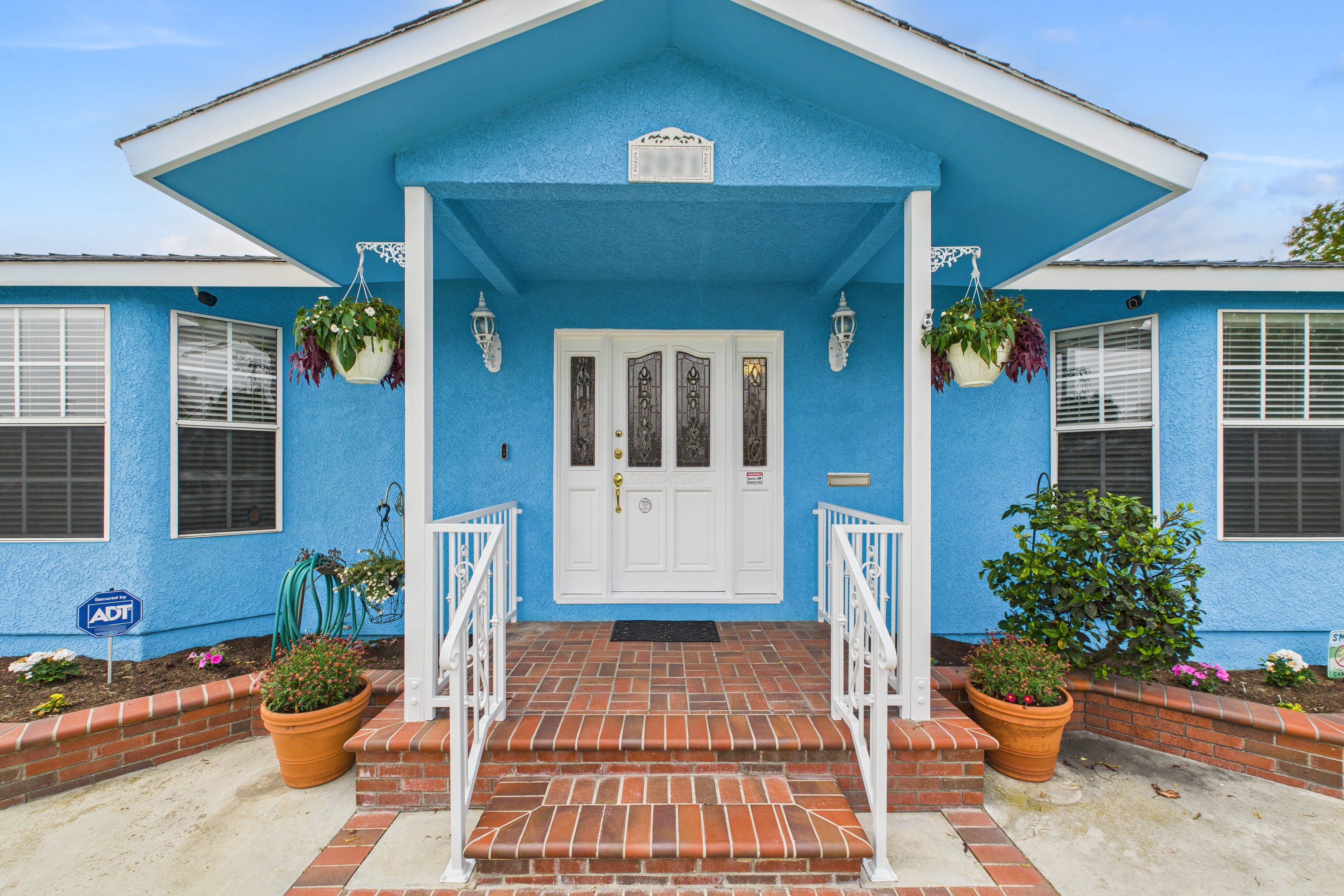 2021 Knoxville Ave Long Beach CA 90815 004 Front
