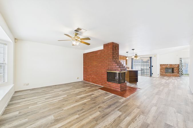 2021 Knoxville Ave Long Beach CA 90815 005 Living Room