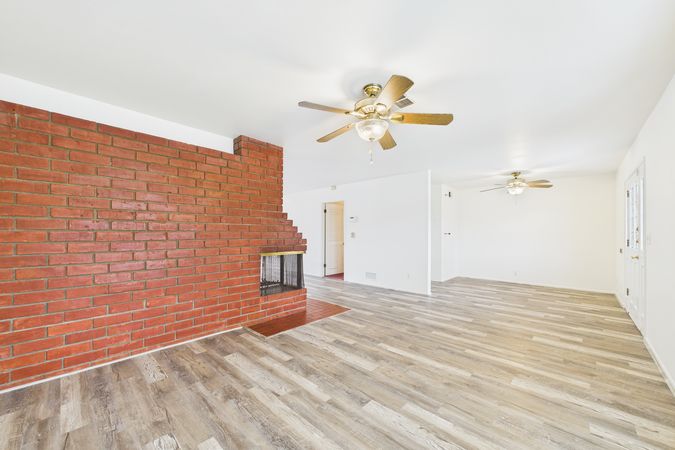 2021 Knoxville Ave Long Beach CA 90815 006 Living Room