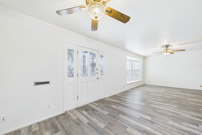 2021 Knoxville Ave Long Beach CA 90815 009 Living Room