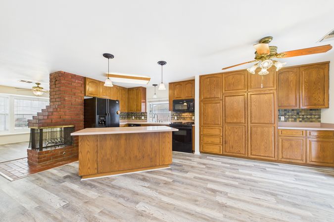 2021 Knoxville Ave Long Beach CA 90815 012 Kitchen