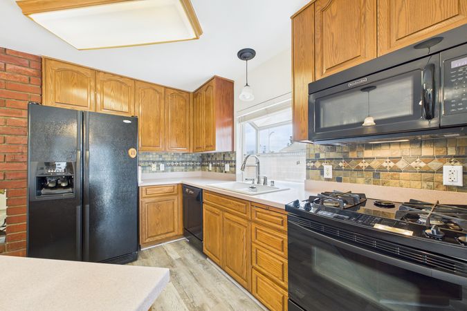 2021 Knoxville Ave Long Beach CA 90815 013 Kitchen