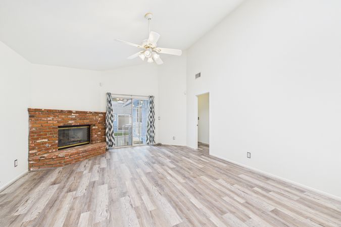 2021 Knoxville Ave Long Beach CA 90815 016 Family Room