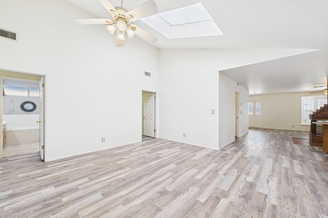 2021 Knoxville Ave Long Beach CA 90815 017 Family Room