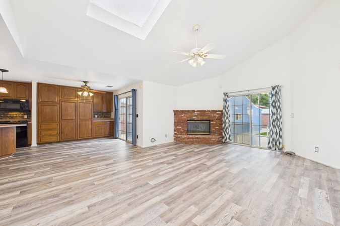 2021 Knoxville Ave Long Beach CA 90815 019 Family room