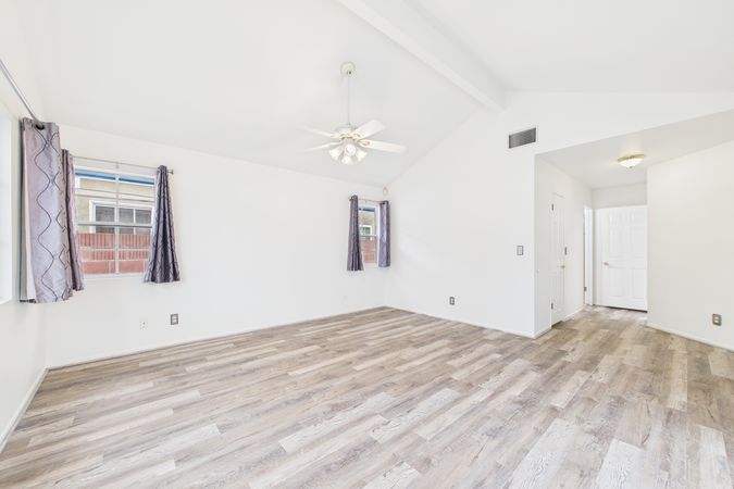 2021 Knoxville Ave Long Beach CA 90815 021 Primary Bedroom