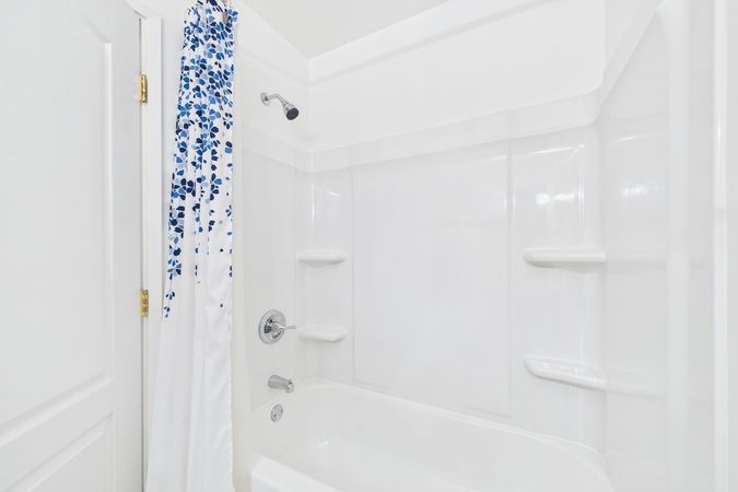 2021 Knoxville Ave Long Beach CA 90815 033 Bathroom