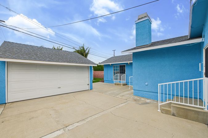 2021 Knoxville Ave Long Beach CA 90815 035 Backyard