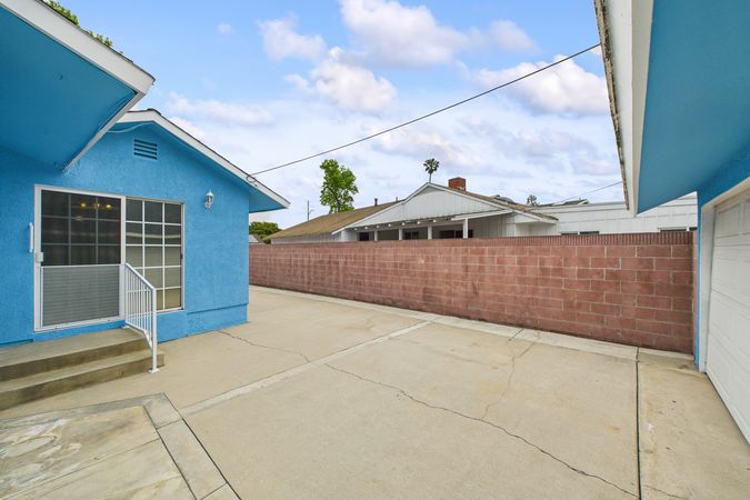 2021 Knoxville Ave Long Beach CA 90815 036 Backyard