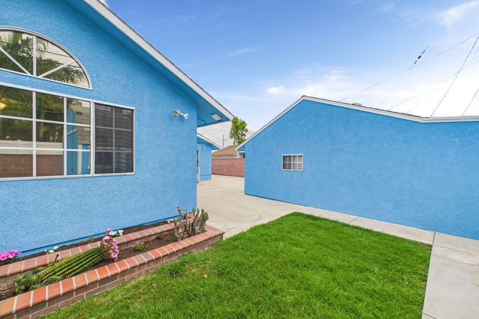 2021 Knoxville Ave Long Beach CA 90815 040 Backyard