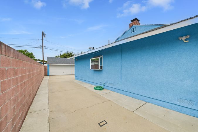 2021 Knoxville Ave Long Beach CA 90815 041 Backyard