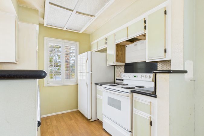 3500 S Greenville St A5 Santa Ana CA 92704 007 Kitchen